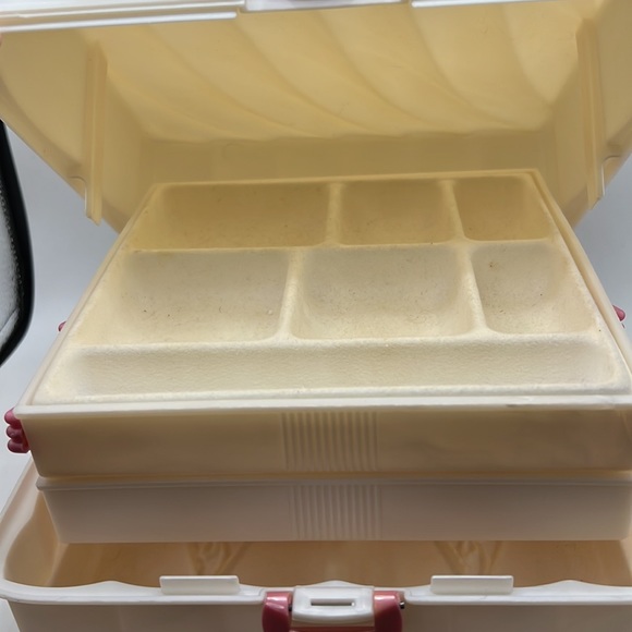 Vintage Makeup Case - Picture 2 of 4